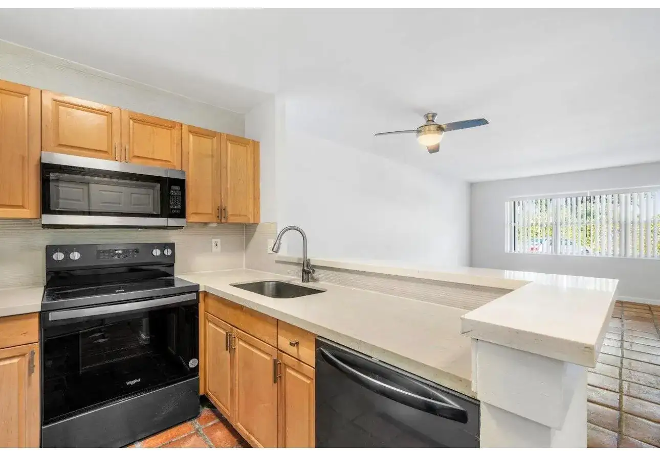 420 SE 2nd Avenue # 2, Deerfield Beach FL 33441 photo 2