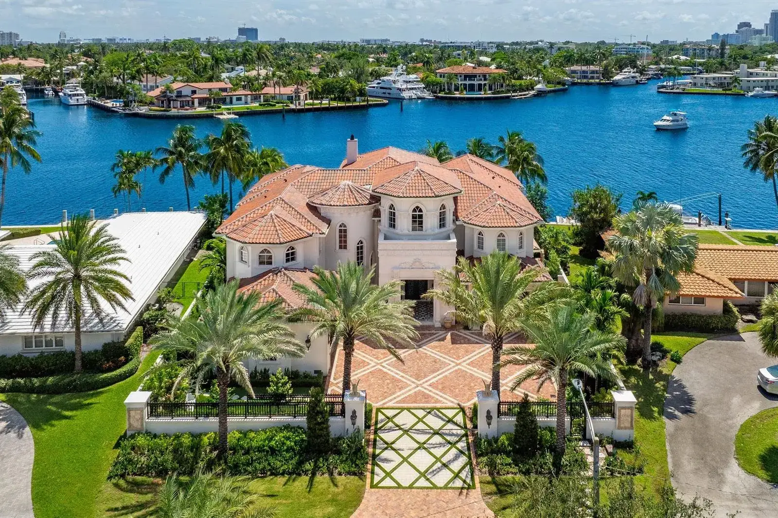 745 Middle River Drive, Fort Lauderdale FL 33304 photo 2