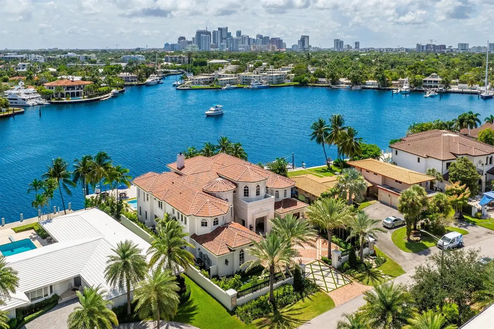 745 Middle River Drive, Fort Lauderdale FL 33304 photo 4
