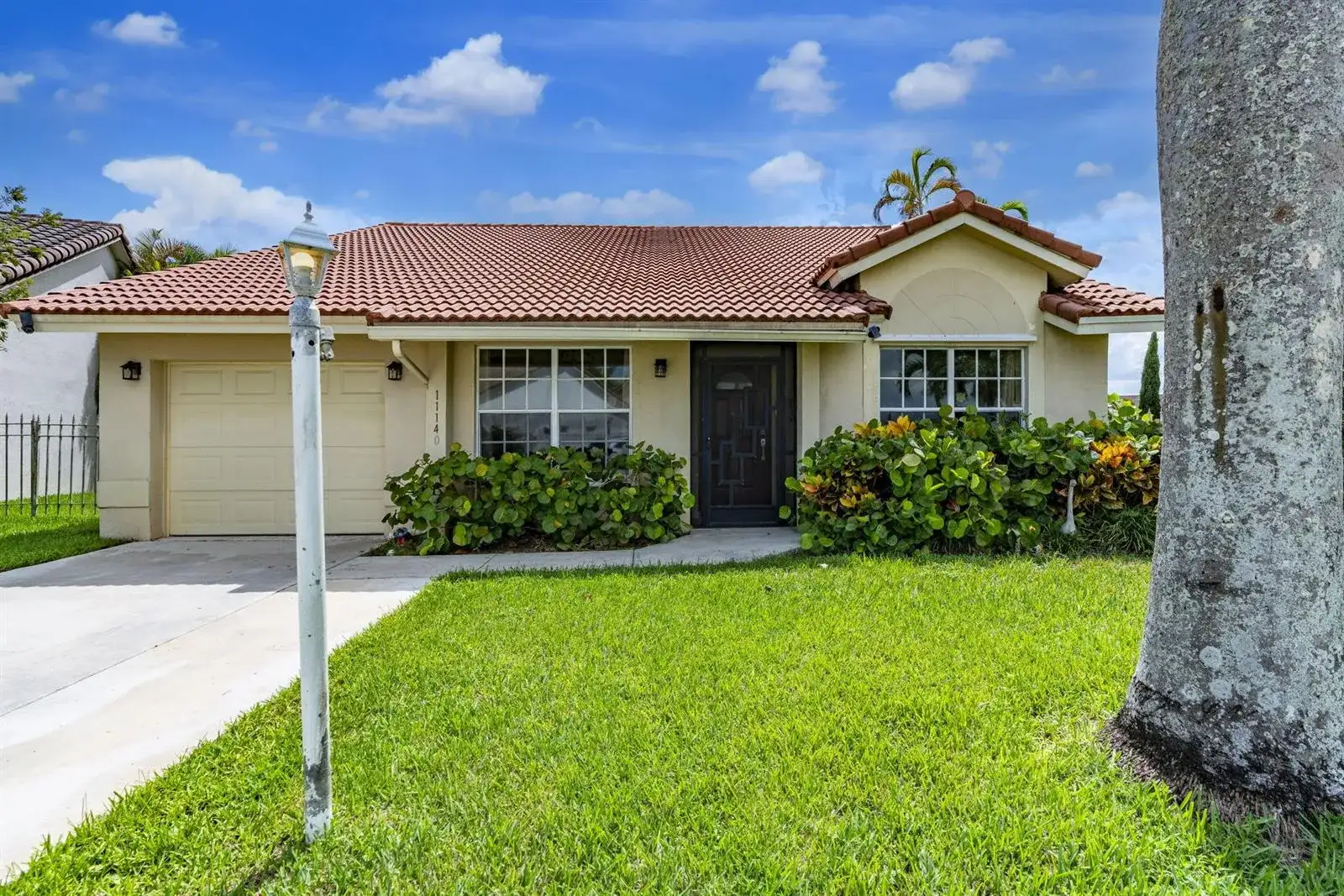 11140 LAKEAIRE Circle, Boca Raton FL 33498 photo 2