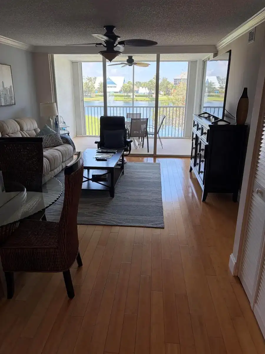 353 S US Hwy 1 # D204, Jupiter FL 33477