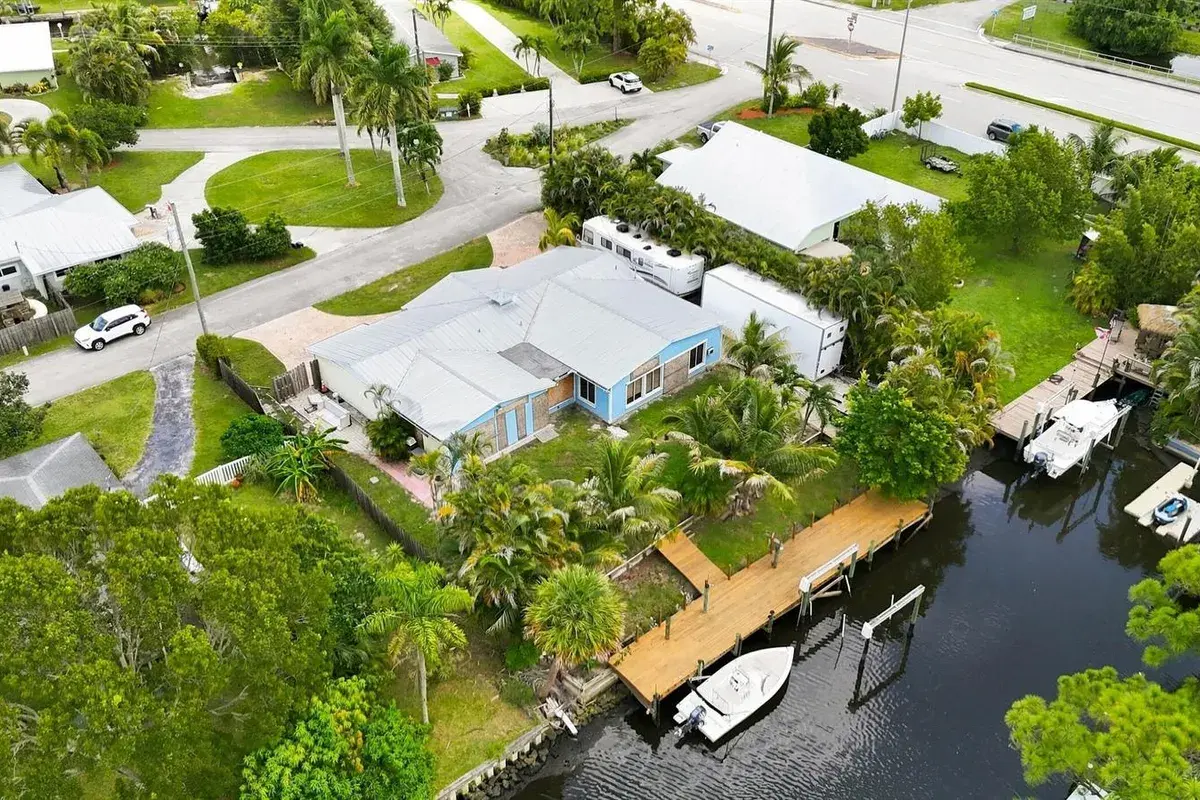 26 SW Cabana Point Circle, Stuart FL 34994