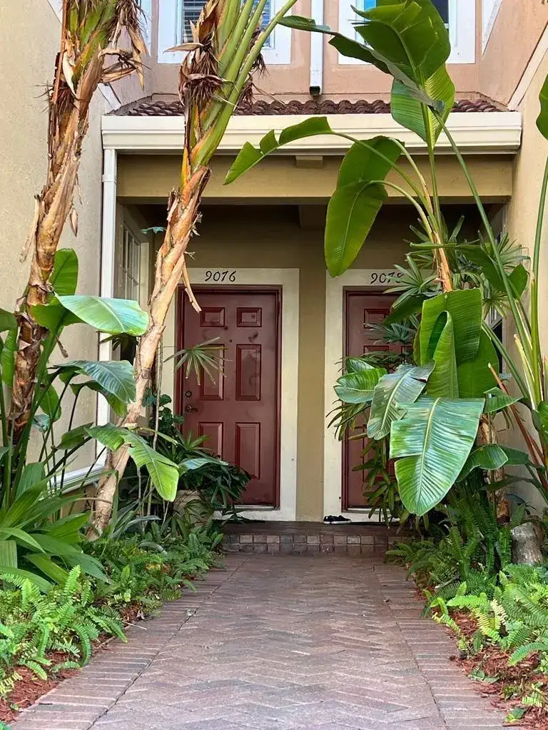 9076 Preston Place, Tamarac FL 33321 photo 2