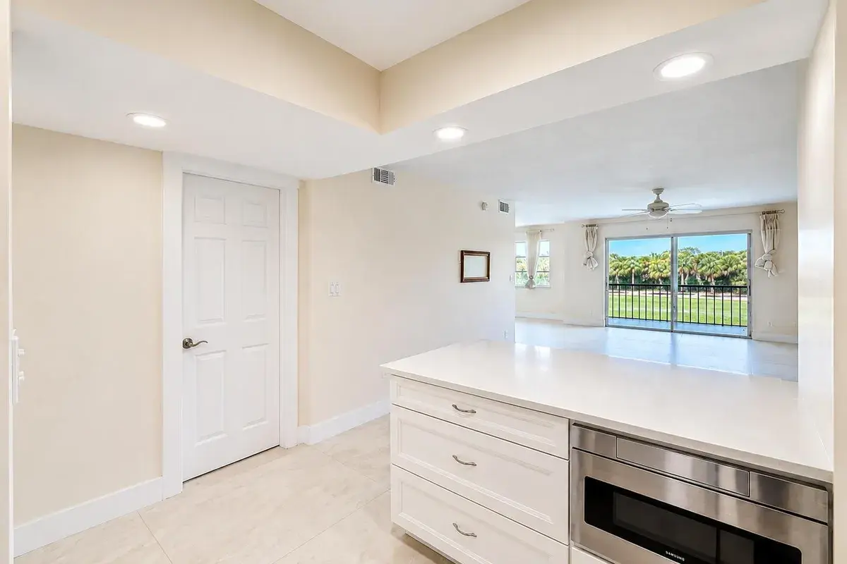 9411 N Hollybrook Lake Drive # 310, Pembroke Pines FL 33025