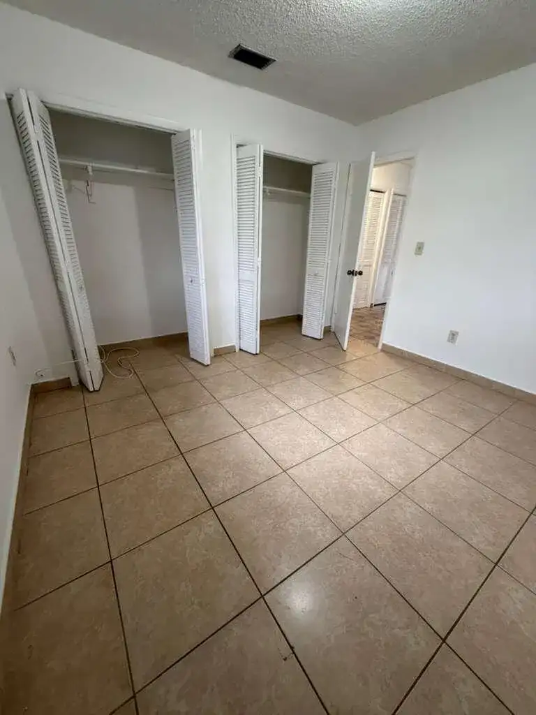 4796 E 10th Avenue, Hialeah FL 33013 photo 4
