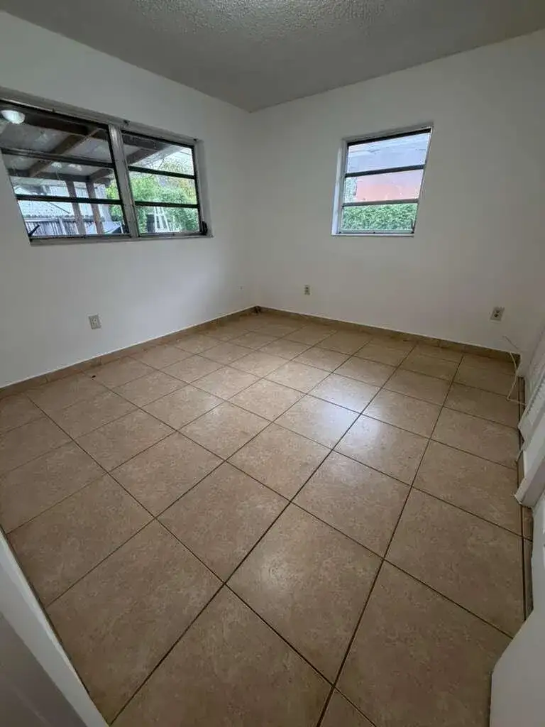 4796 E 10th Avenue, Hialeah FL 33013 photo 5