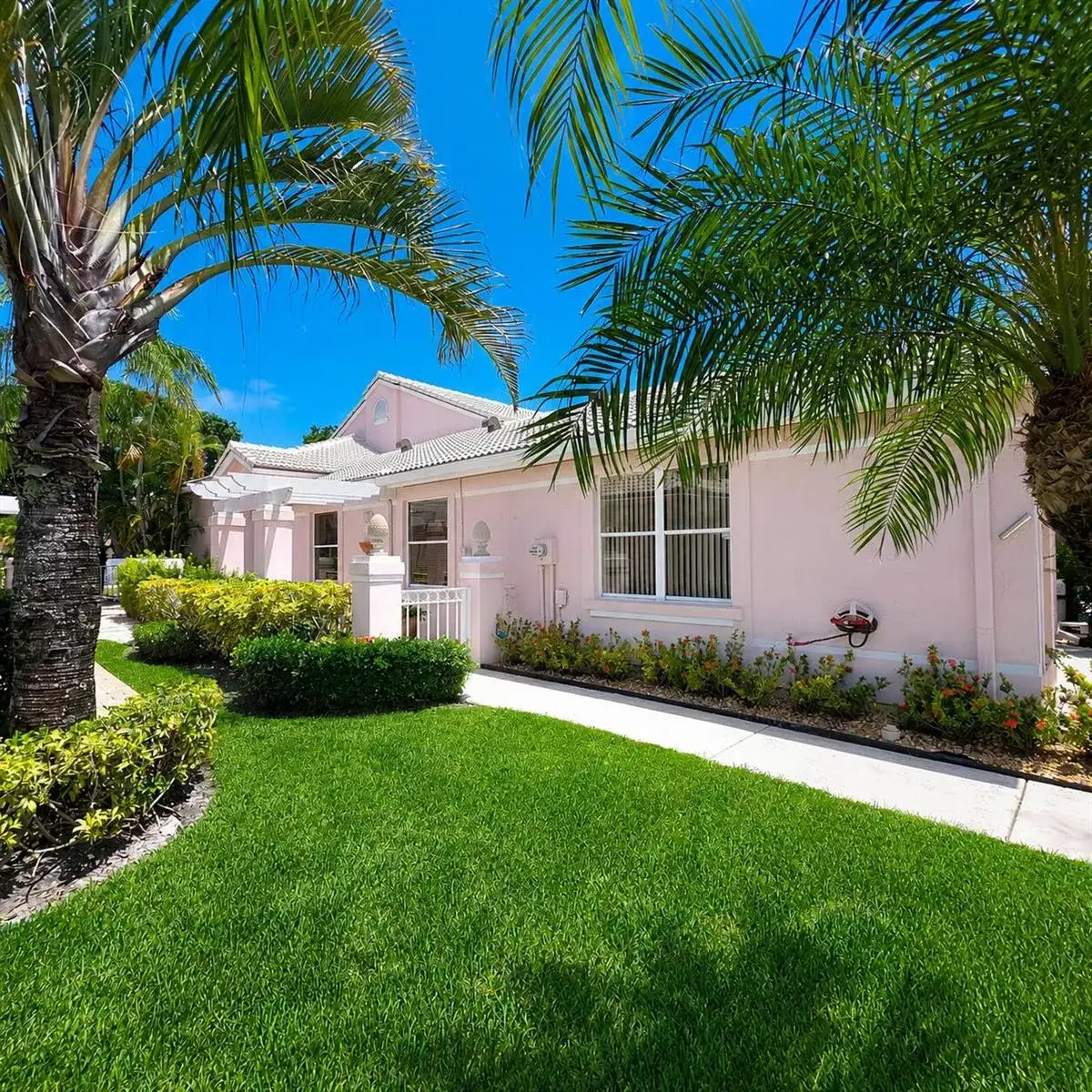 221 Green Point Circle, Palm Beach Gardens FL 33418