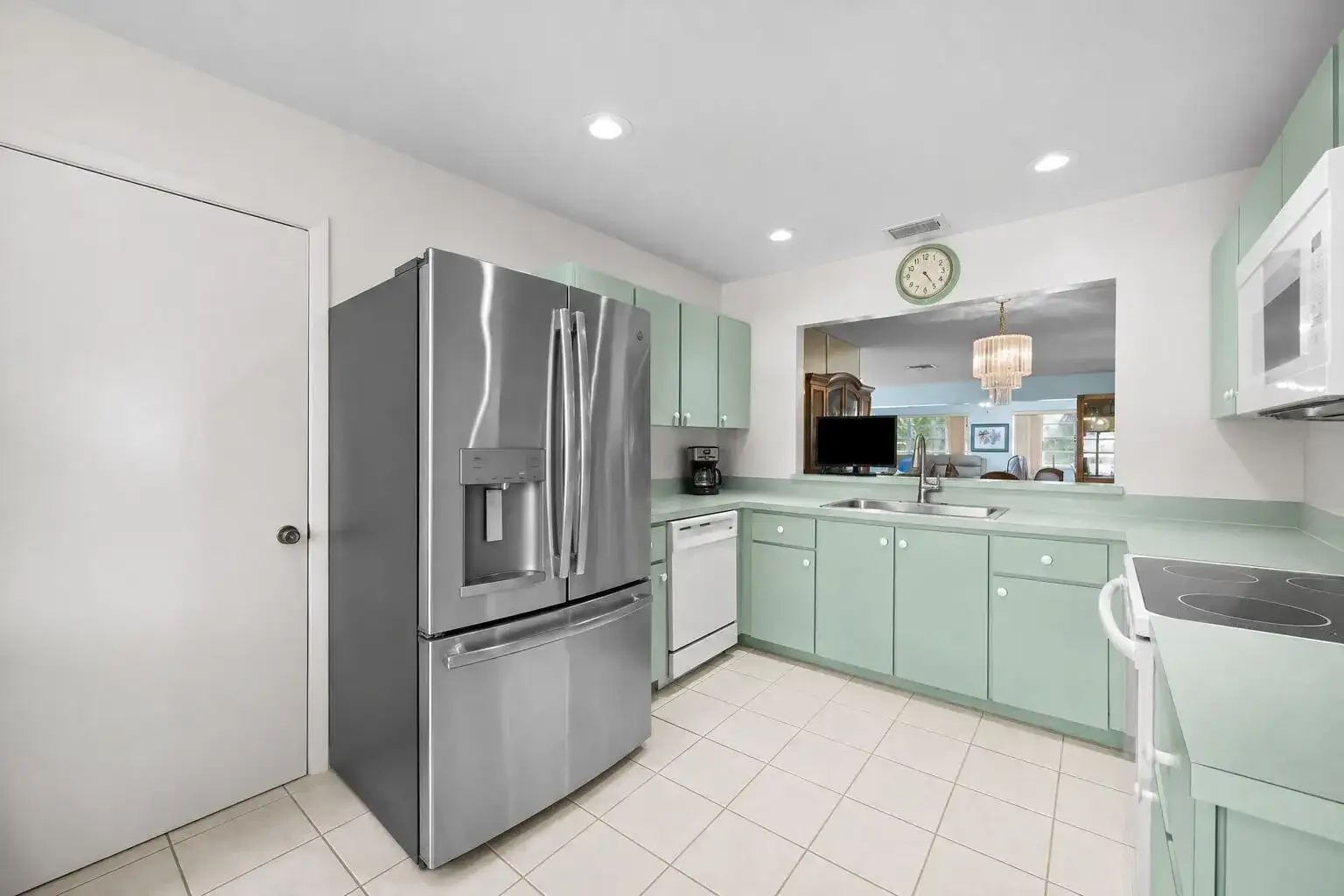 6127 RAINBOW Circle, FL 33463 photo 3