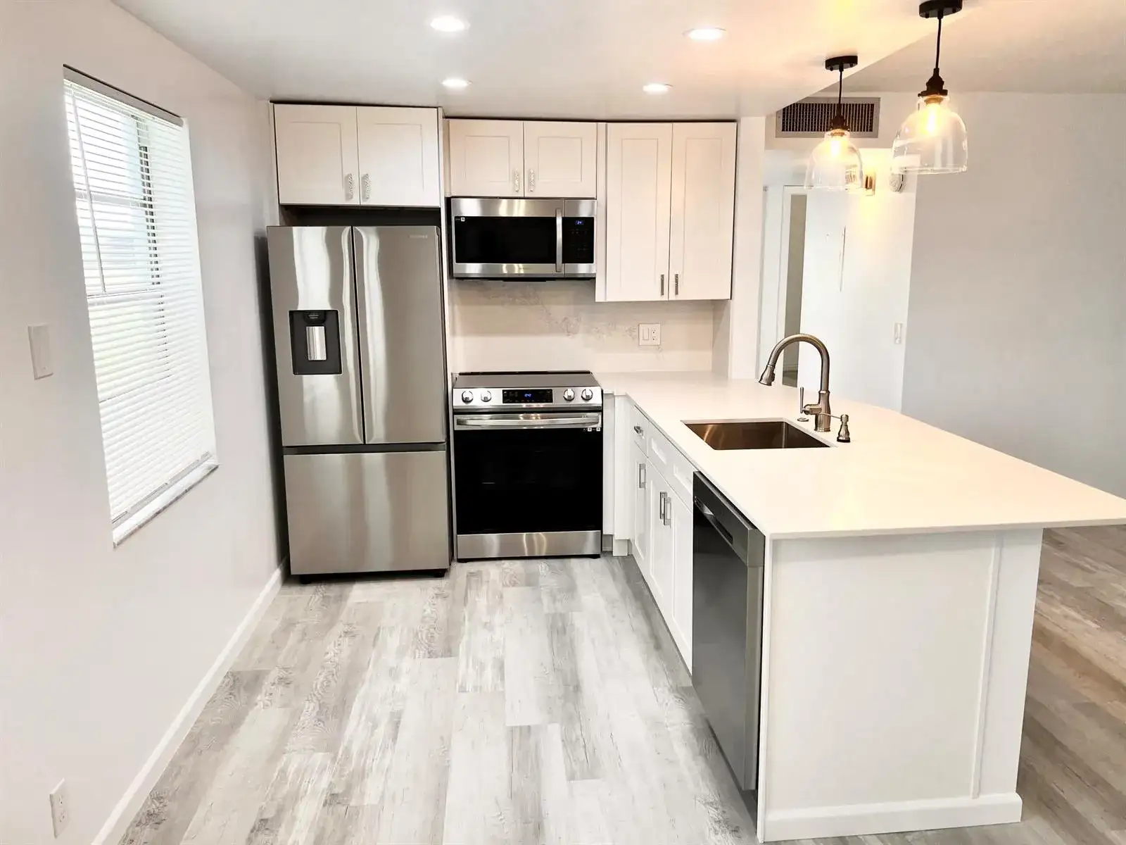 58 Normandy B, Delray Beach FL 33484 photo 2