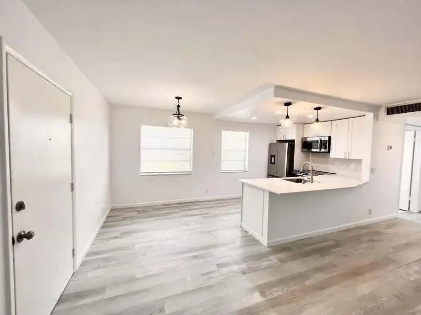 58 Normandy B, Delray Beach FL 33484 photo 4