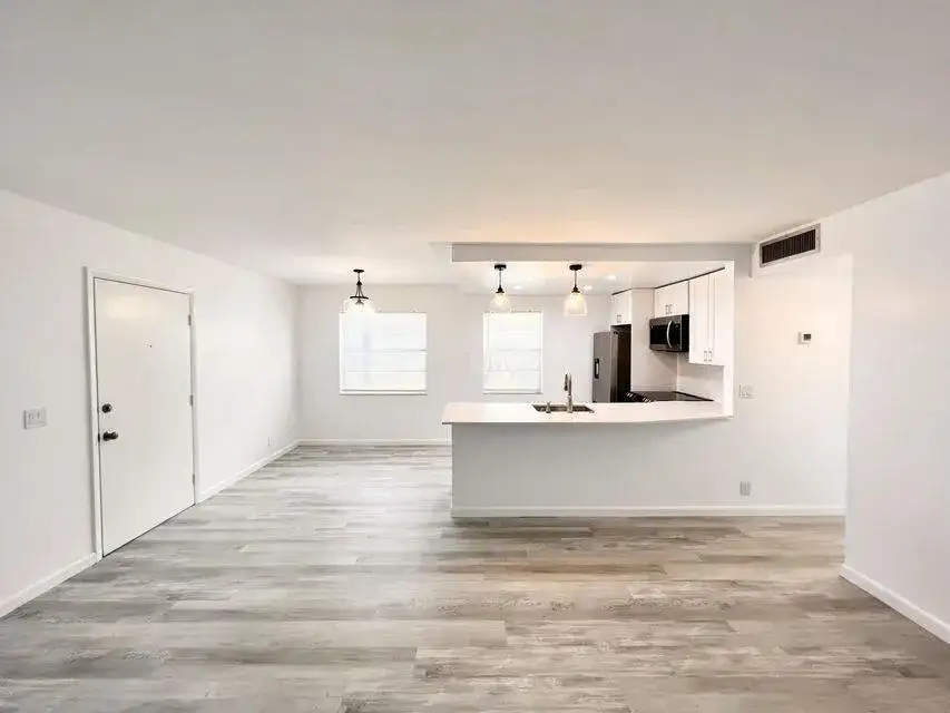 58 Normandy B, Delray Beach FL 33484 photo 5