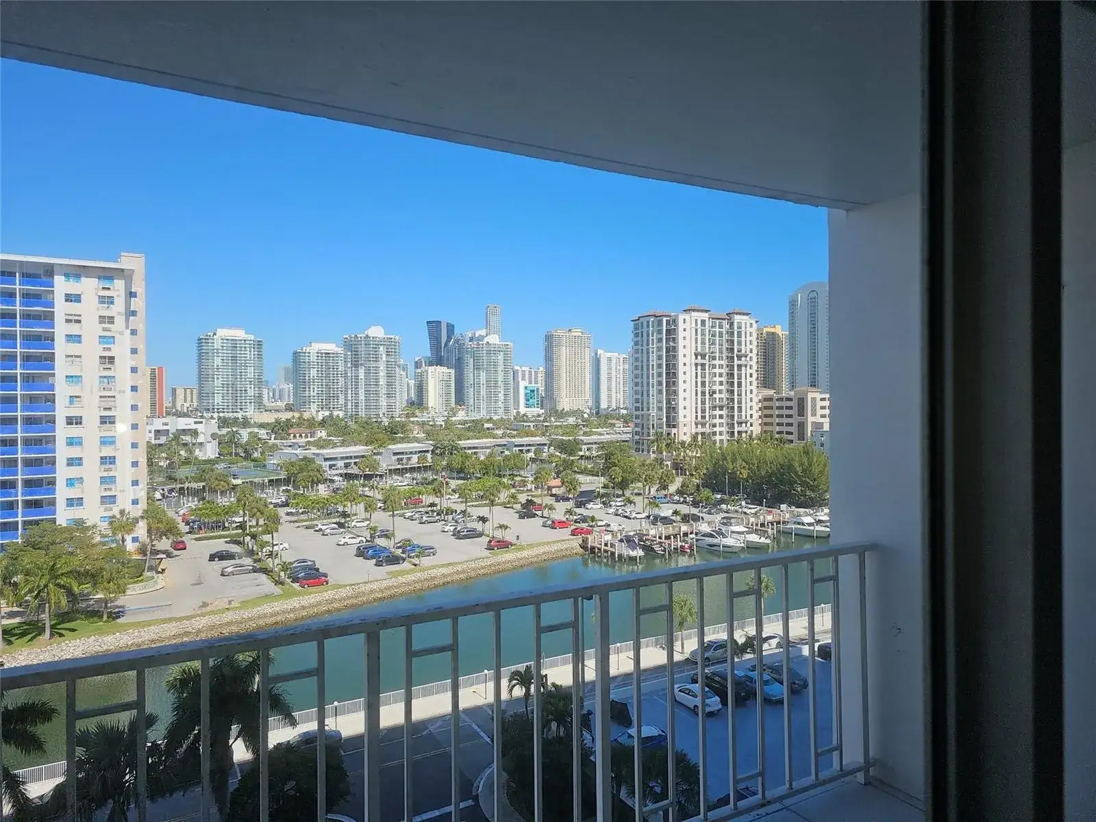 500 BAYVIEW Drive # 817, Sunny Isles Beach FL 33160