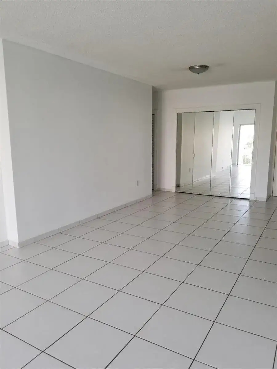 500 BAYVIEW Drive # 817, Sunny Isles Beach FL 33160 photo 3