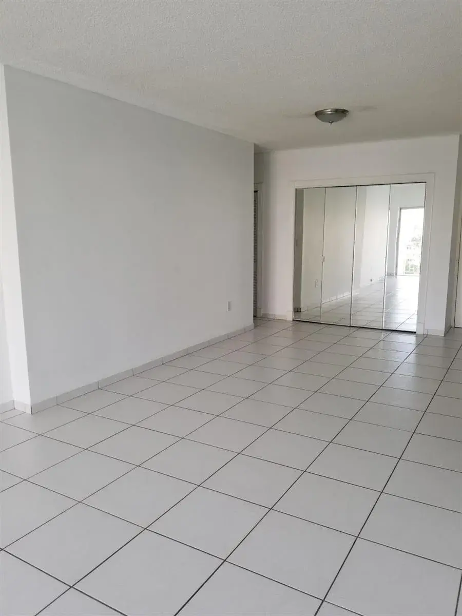 500 BAYVIEW Drive # 817, Sunny Isles Beach FL 33160