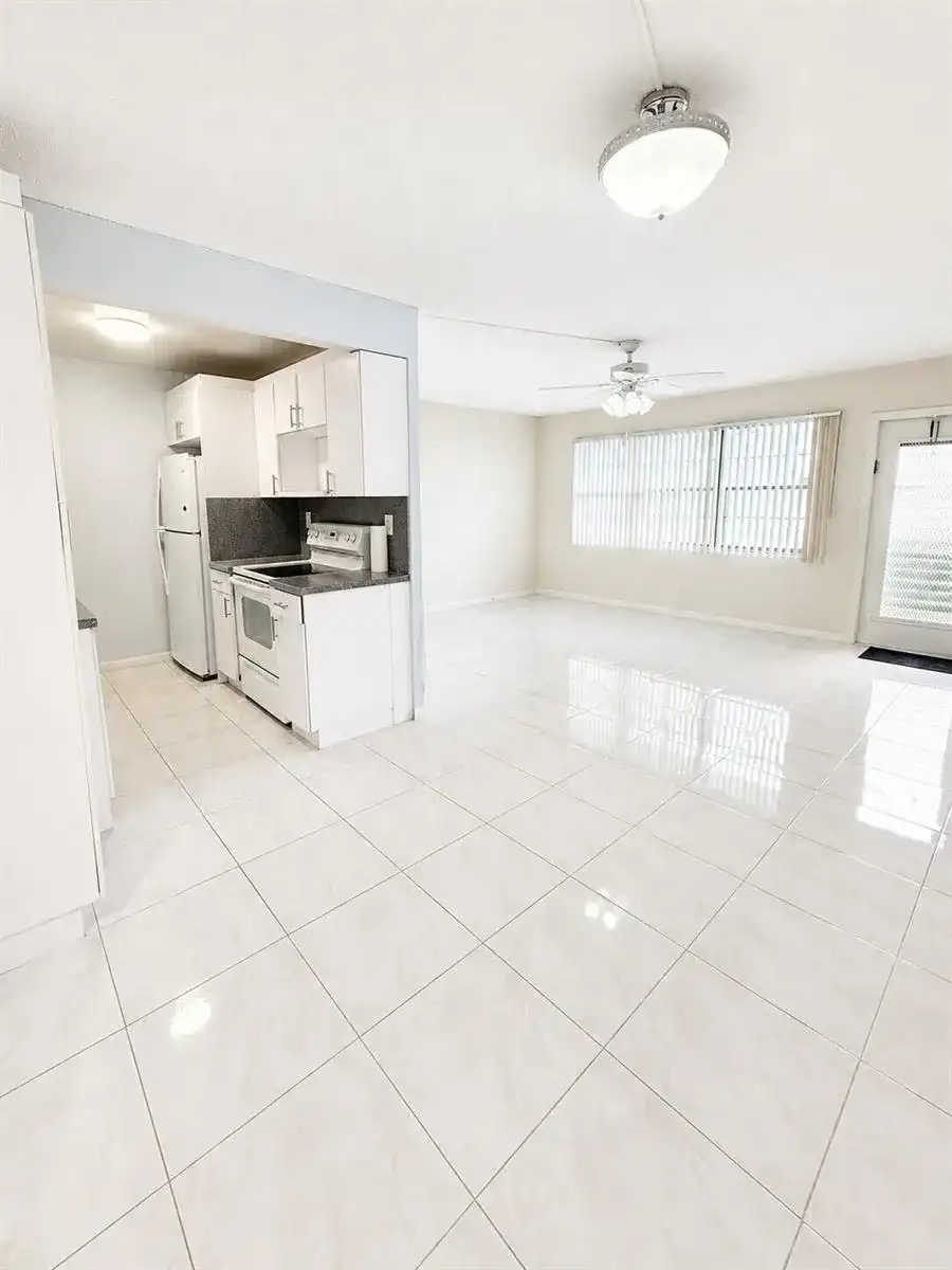 1089 WOLVERTON E # 1089, Boca Raton FL 33434