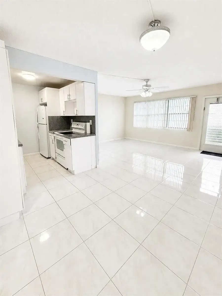 1089 WOLVERTON E # 1089, Boca Raton FL 33434
