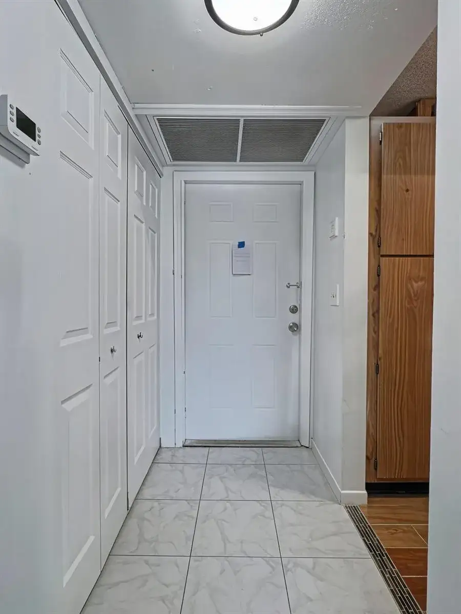 889 TWIN LAKES Drive # J, Coral Springs FL 33071 photo 5