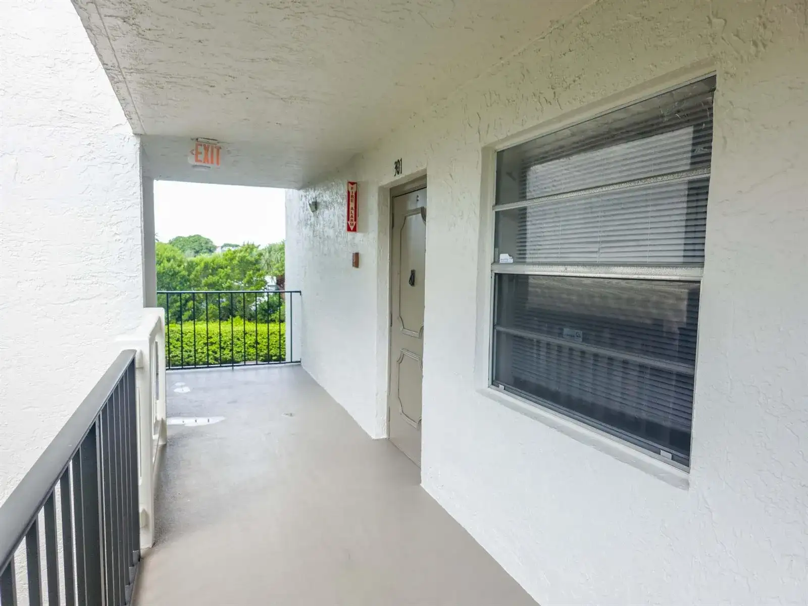 24 Abbey Lane # 301, Delray Beach FL 33446 photo 2