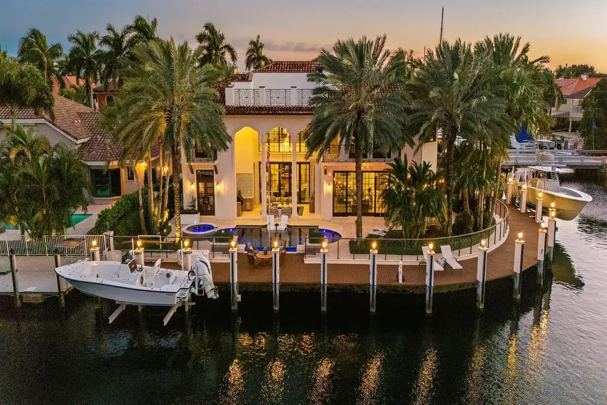 2319 NE 28TH Street, Lighthouse Point FL 33064