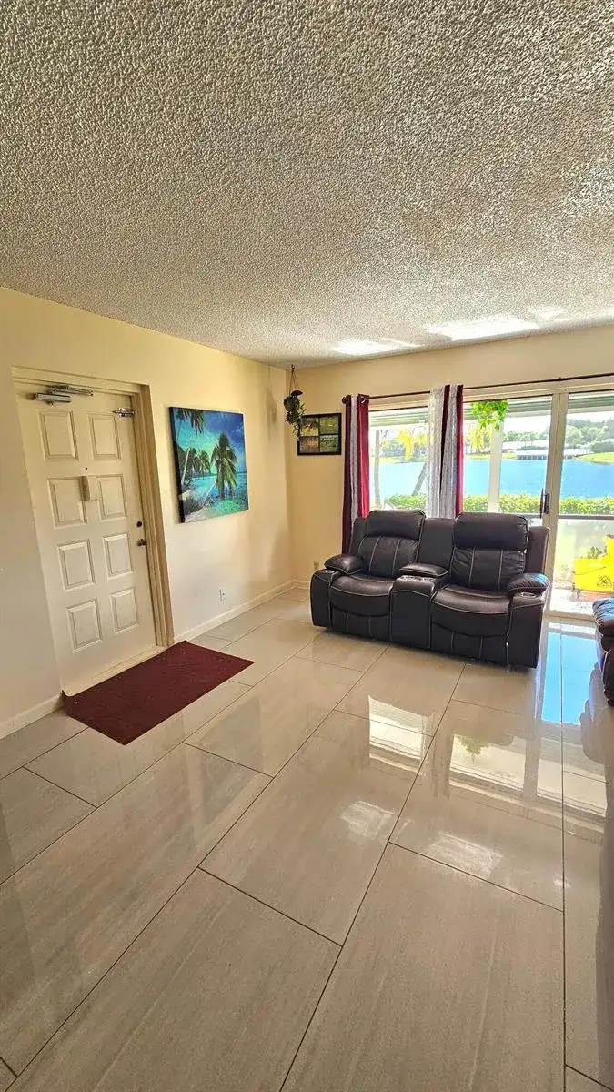 1004 Green Pine Boulevard # G1, West Palm Beach FL 33409 photo 3