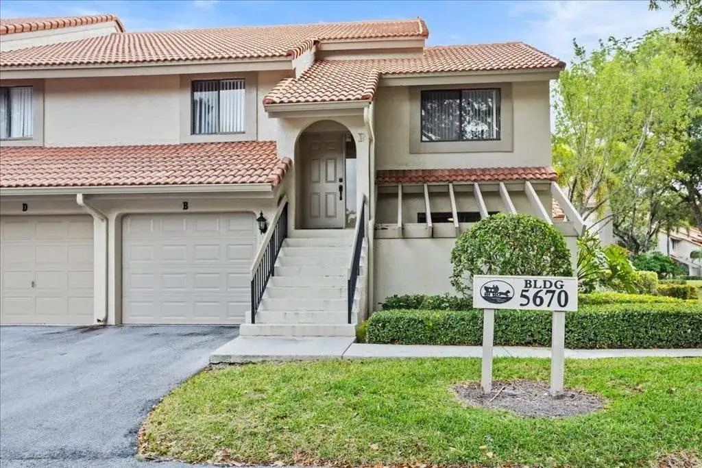 5670 Coach House Circle # B, Boca Raton FL 33486
