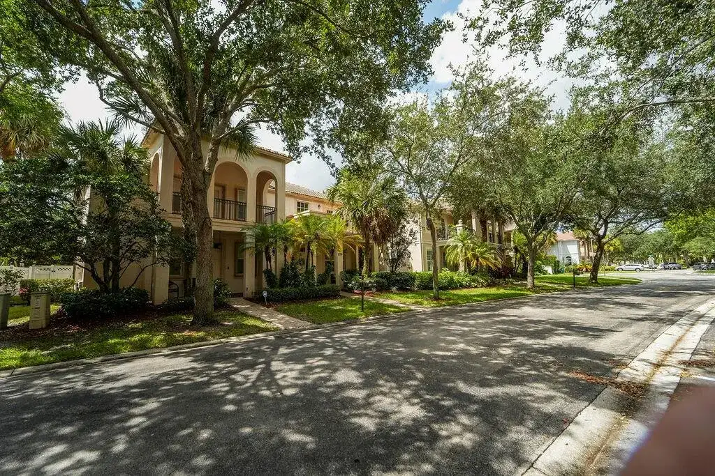8074 MURANO Circle, Palm Beach Gardens FL 33418 photo 2