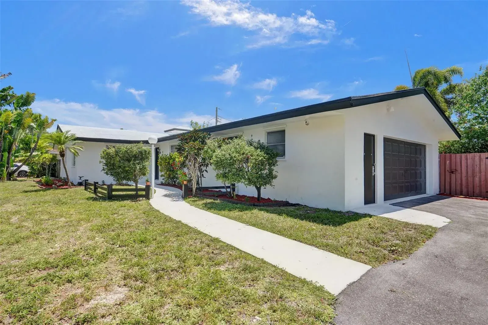 4017 NE 18th Avenue, Oakland Park FL 33334