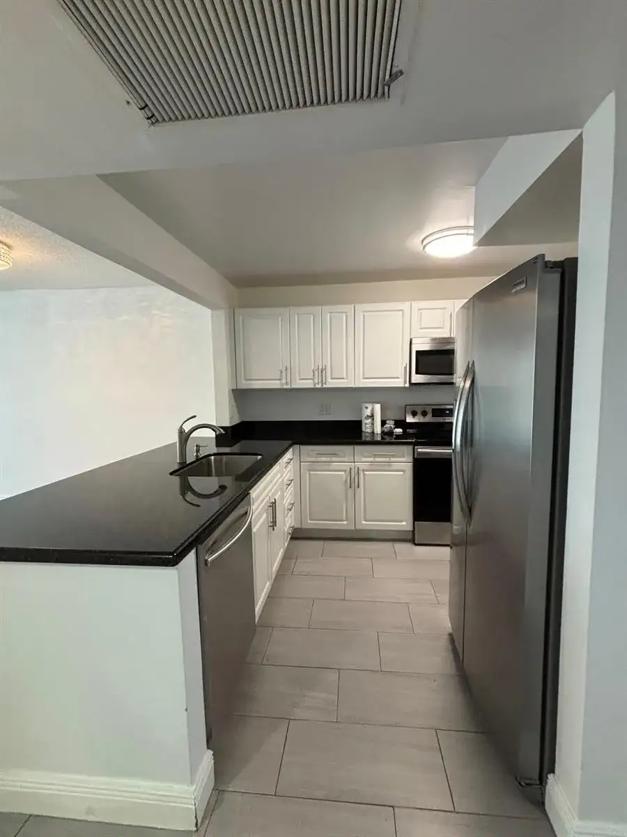 9325 LAGOON Place # 405, Davie FL 33324 photo 5