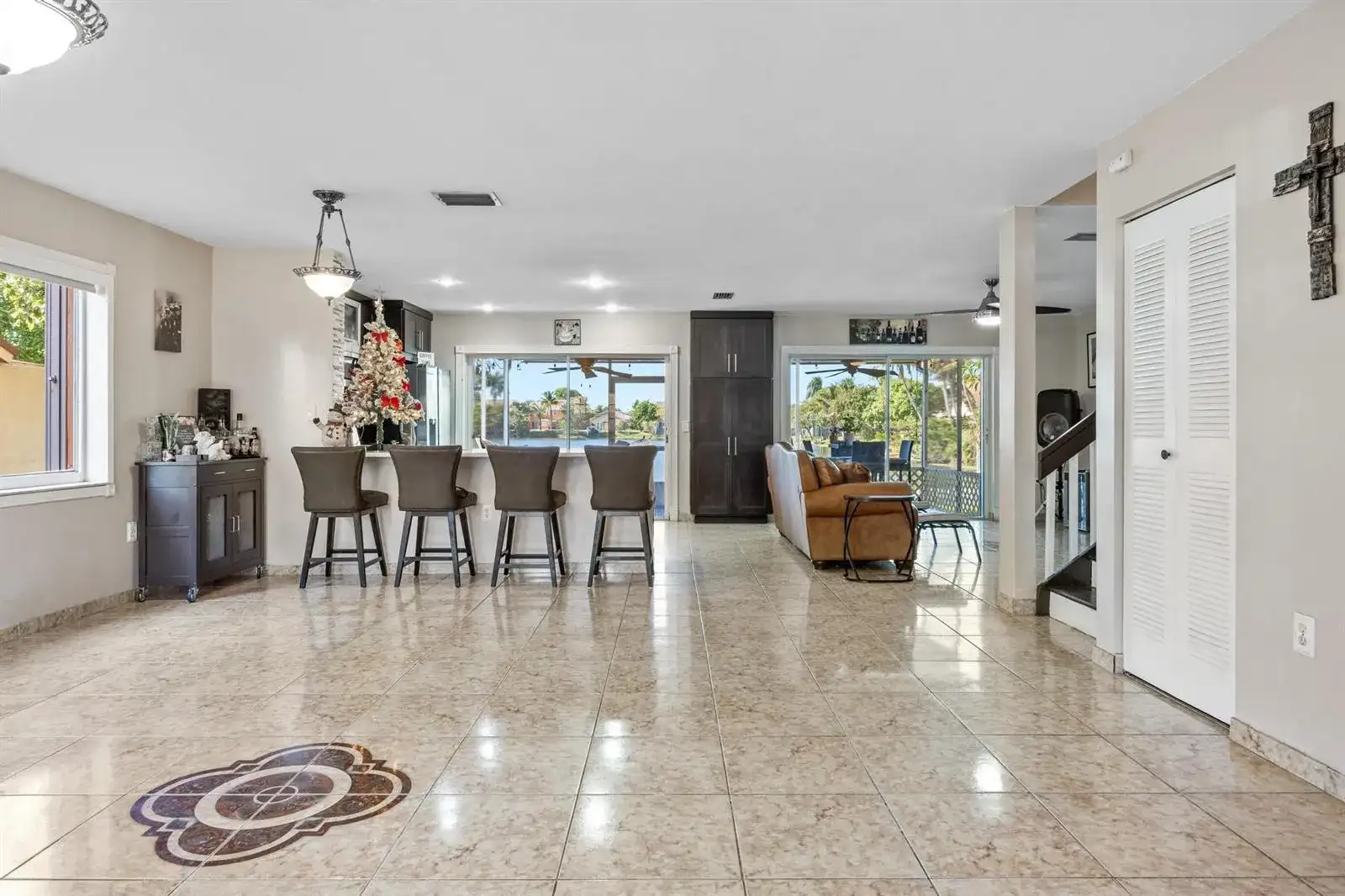 940 SW 96TH Avenue, Pembroke Pines FL 33025 photo 5