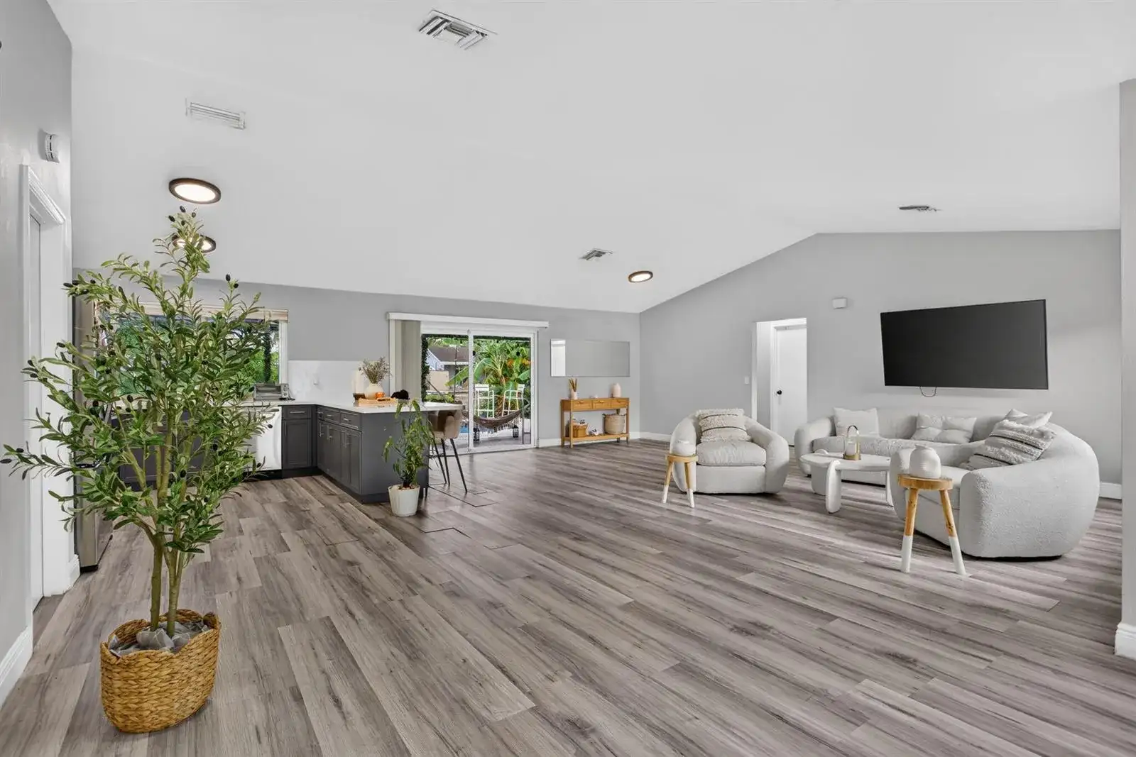 4950 SW 11th Circle, Margate FL 33068 photo 4