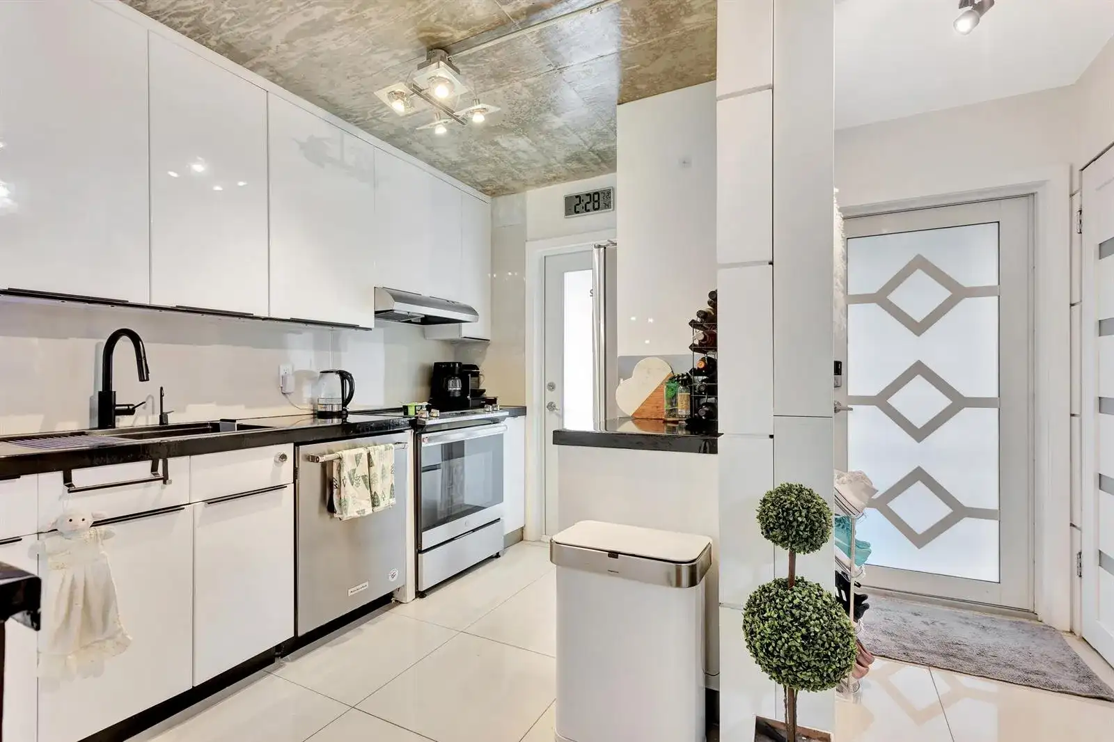400 SE 10TH Street # 302, Deerfield Beach FL 33441 photo 5