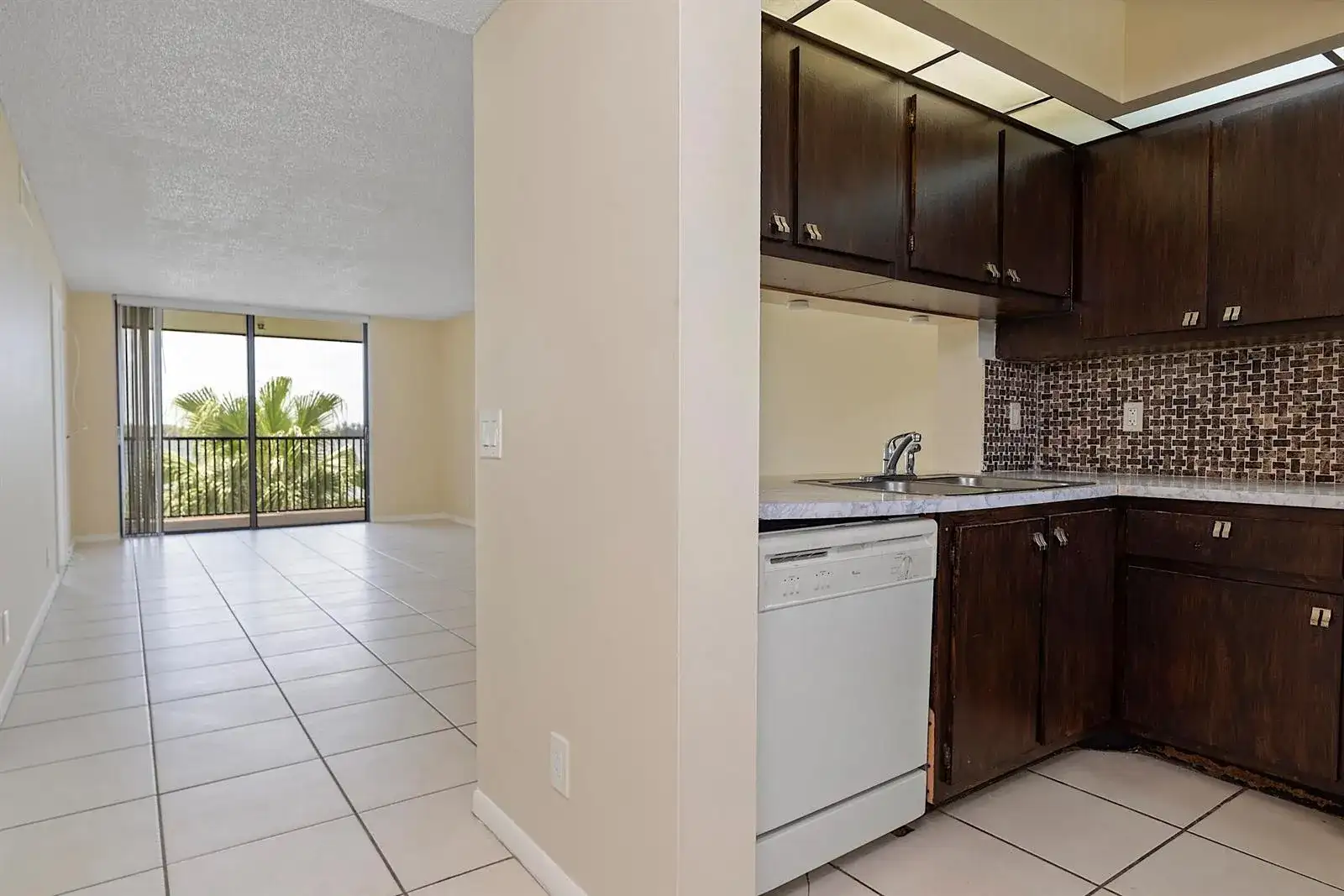 112 LAKE EMERALD Drive # 209, Oakland Park FL 33309 photo 2