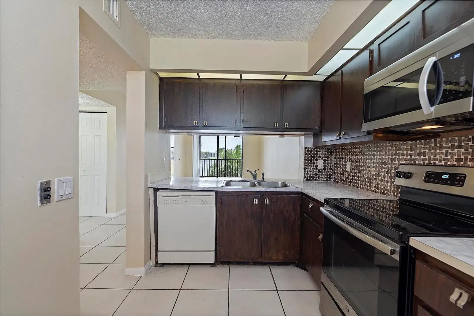 112 LAKE EMERALD Drive # 209, Oakland Park FL 33309 photo 5
