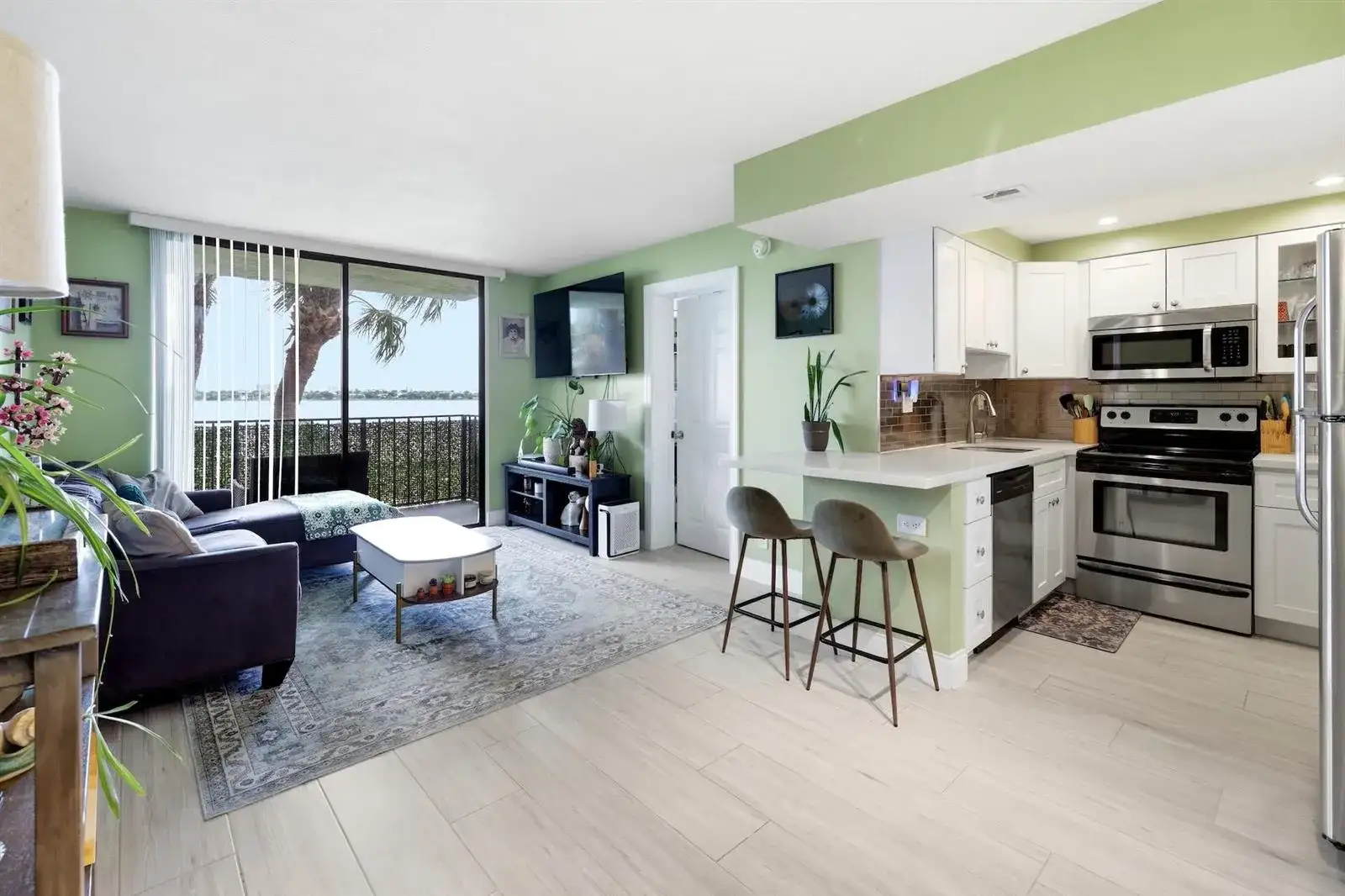 760 EXECUTIVE CENTER Drive # 24, West Palm Beach FL 33401 photo 2