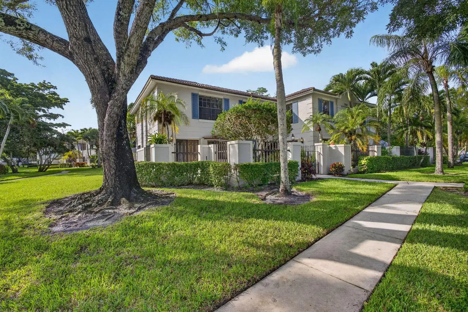350 PRESTWICK Circle # 2, Palm Beach Gardens FL 33418 photo 2