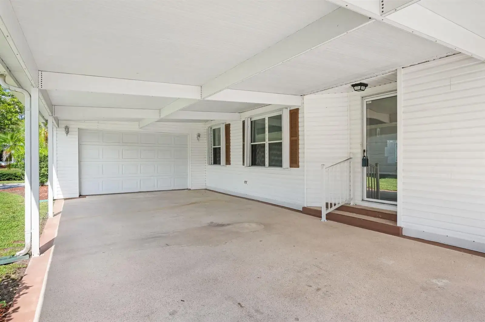 8185 14TH HOLE Drive, Port St. Lucie FL 34952 photo 2