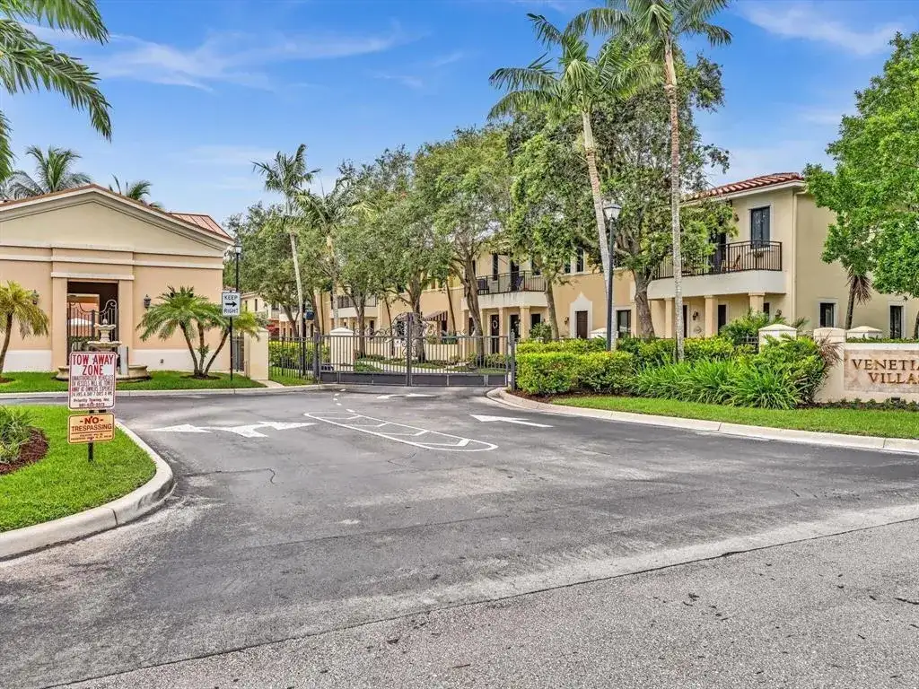 2514 VENETIAN Court # 2514, Boynton Beach FL 33426 photo 2