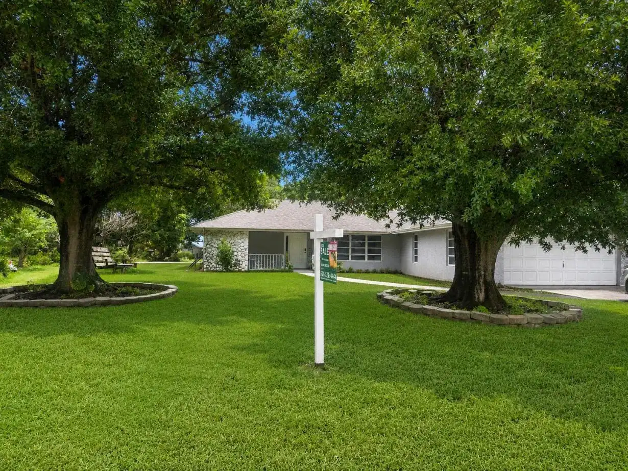 2082 SE Hanford Road, Port St. Lucie FL 34952