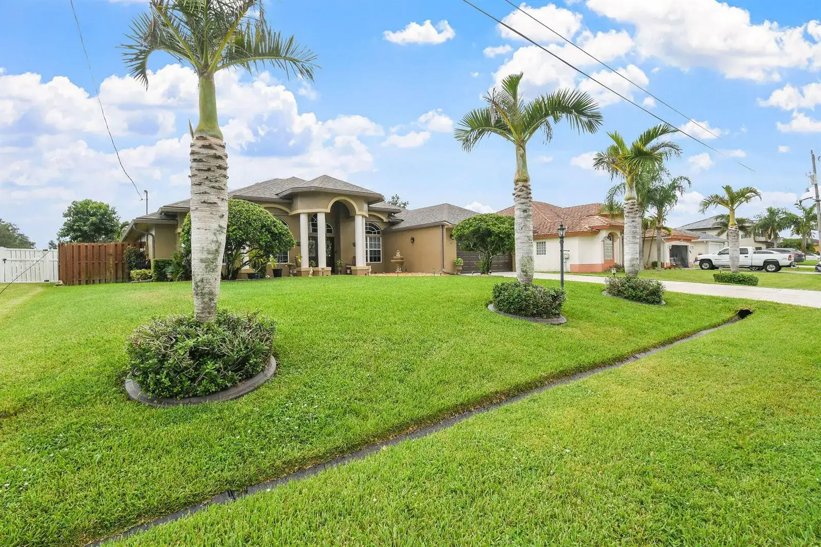 390 SW Jeanne Avenue, Port St. Lucie FL 34953 photo 2