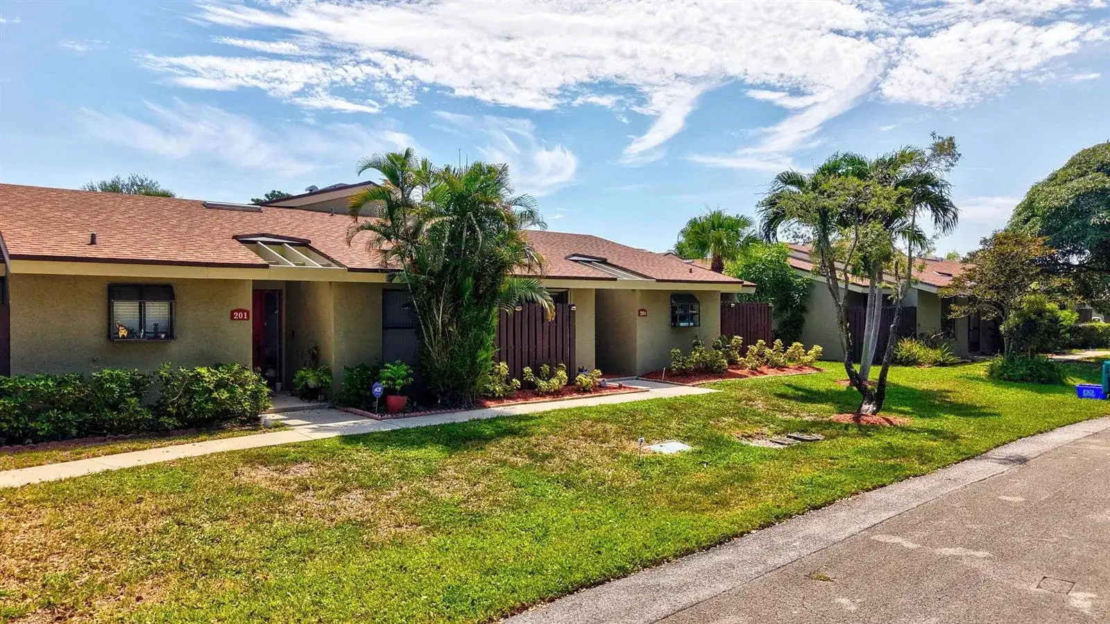 204 Meadows Drive, Boynton Beach FL 33436 photo 2