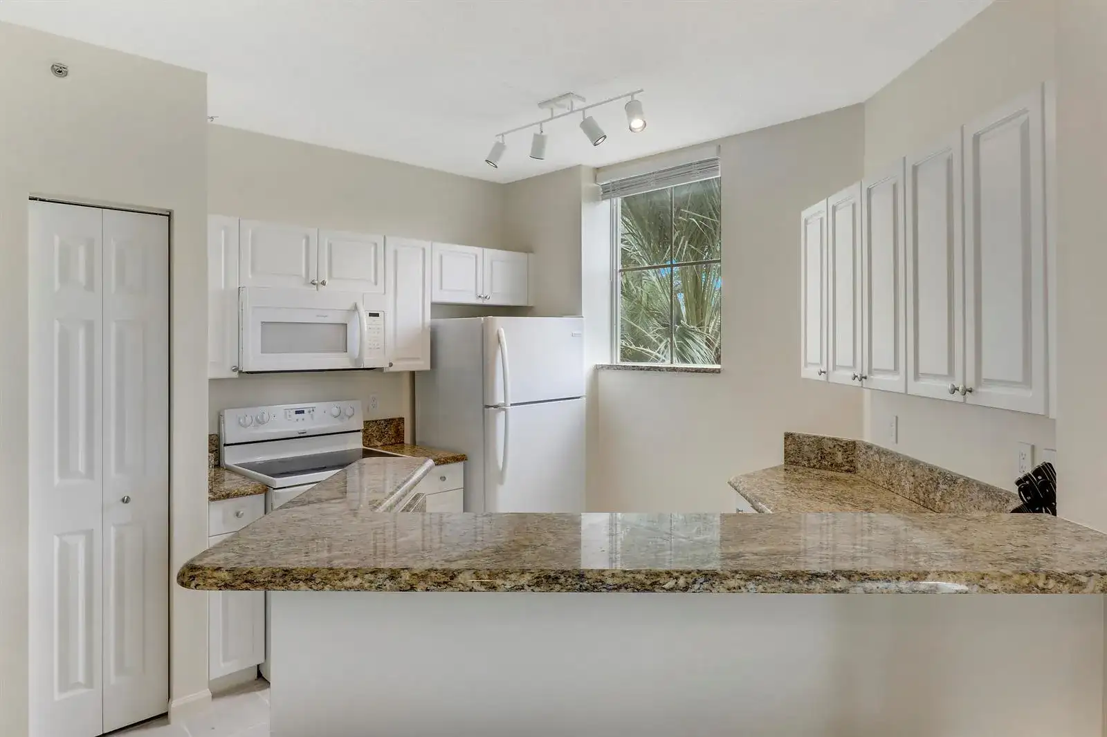 630 S Sapodilla Avenue S # 411, West Palm Beach FL 33401 photo 3