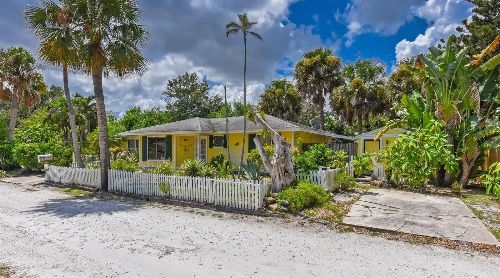 1076 NE BANYAN TREE Drive, Jensen Beach FL 34957 photo 3