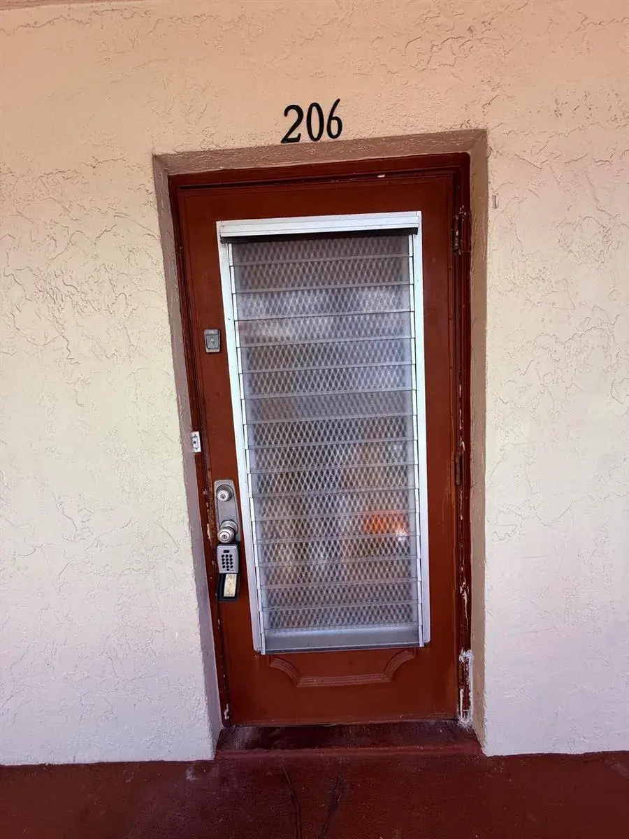 31 Abbey Lane # 206, Delray Beach FL 33446