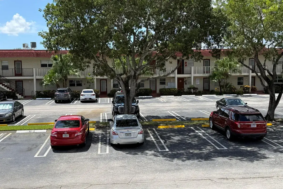 31 Abbey Lane # 206, Delray Beach FL 33446