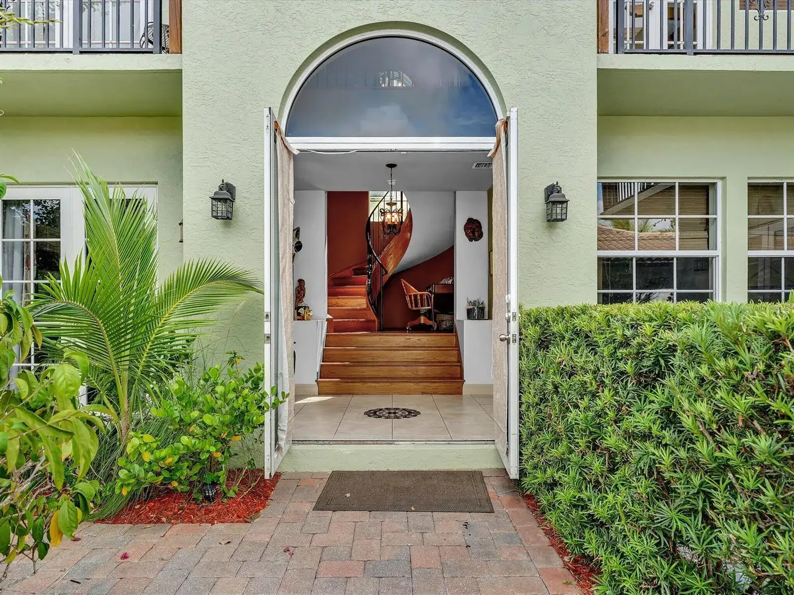 724 PARK Place, West Palm Beach FL 33401 photo 2