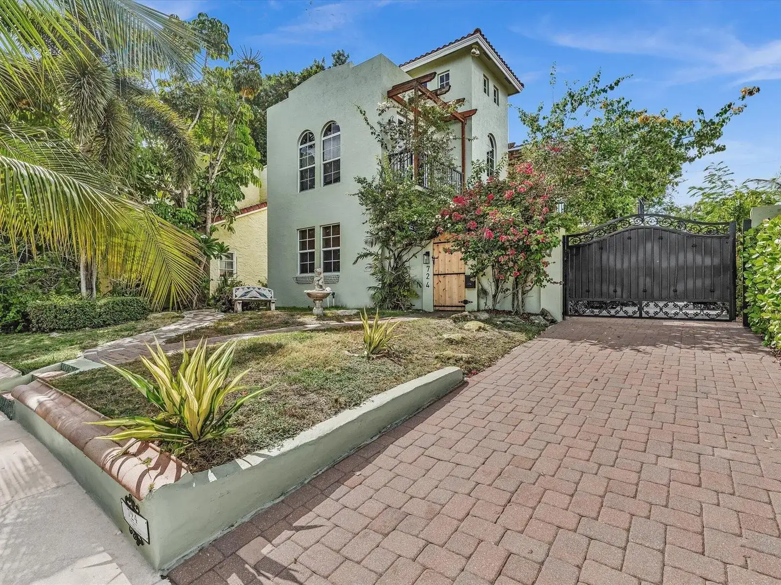 724 PARK Place, West Palm Beach FL 33401 photo 3