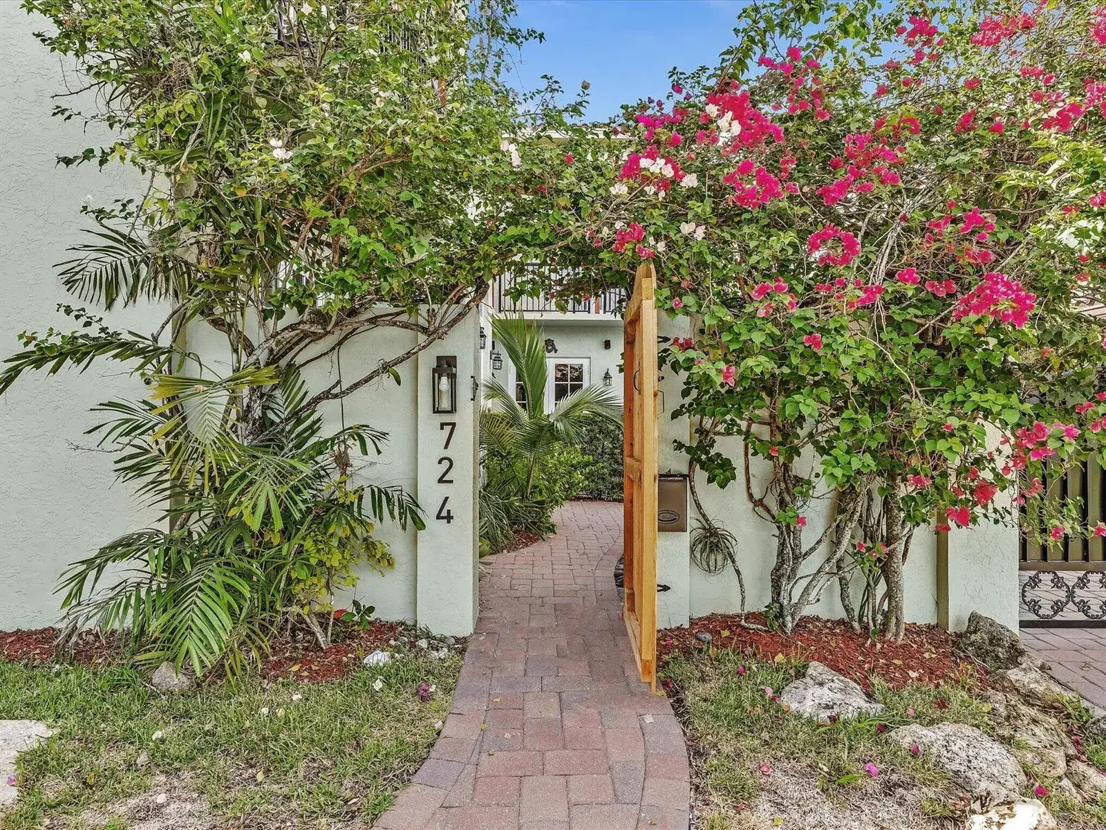 724 PARK Place, West Palm Beach FL 33401 photo 4