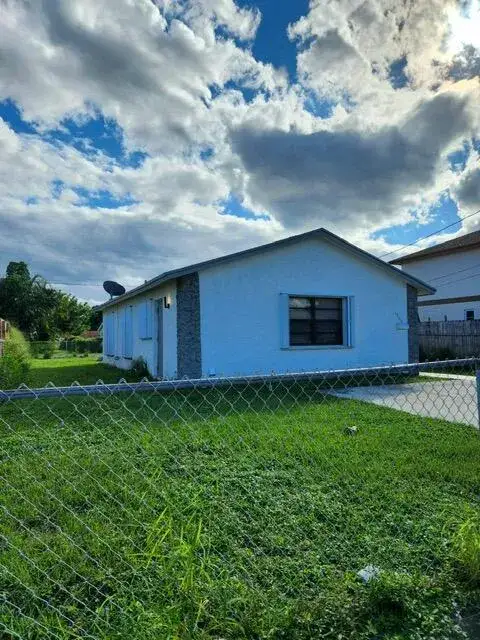 1565 W 36th Street, West Palm Beach FL 33404
