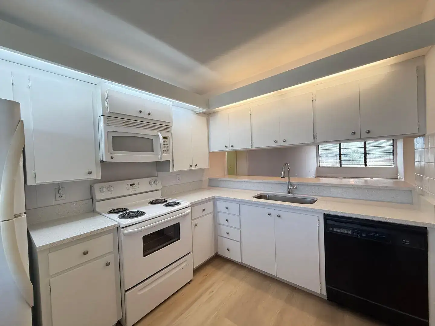 3511 VILLAGE Boulevard # 404, West Palm Beach FL 33409 photo 4