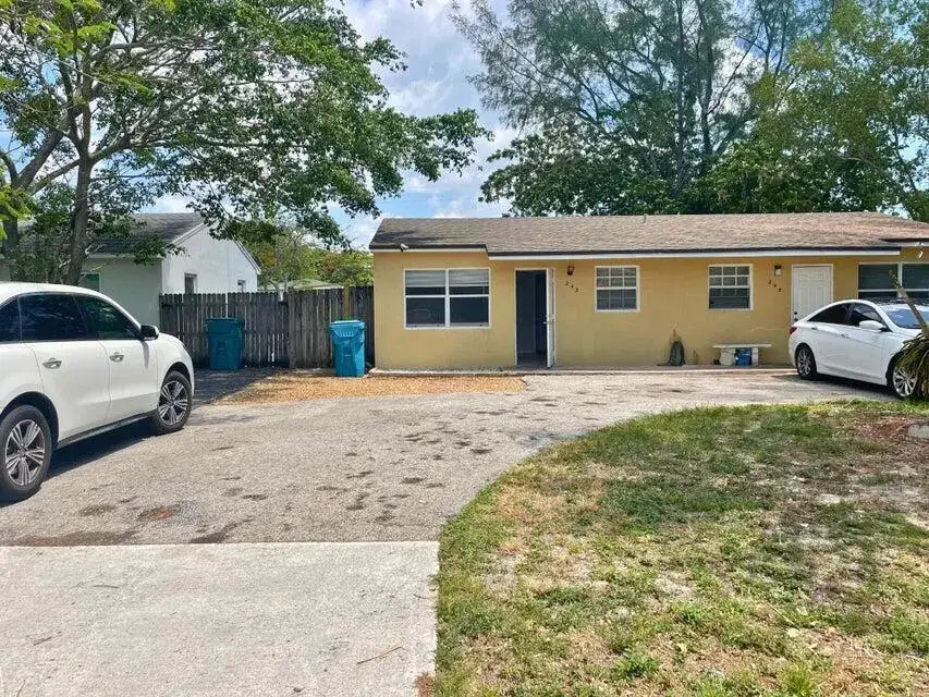 243 SE 24th Avenue, Boynton Beach FL 33435